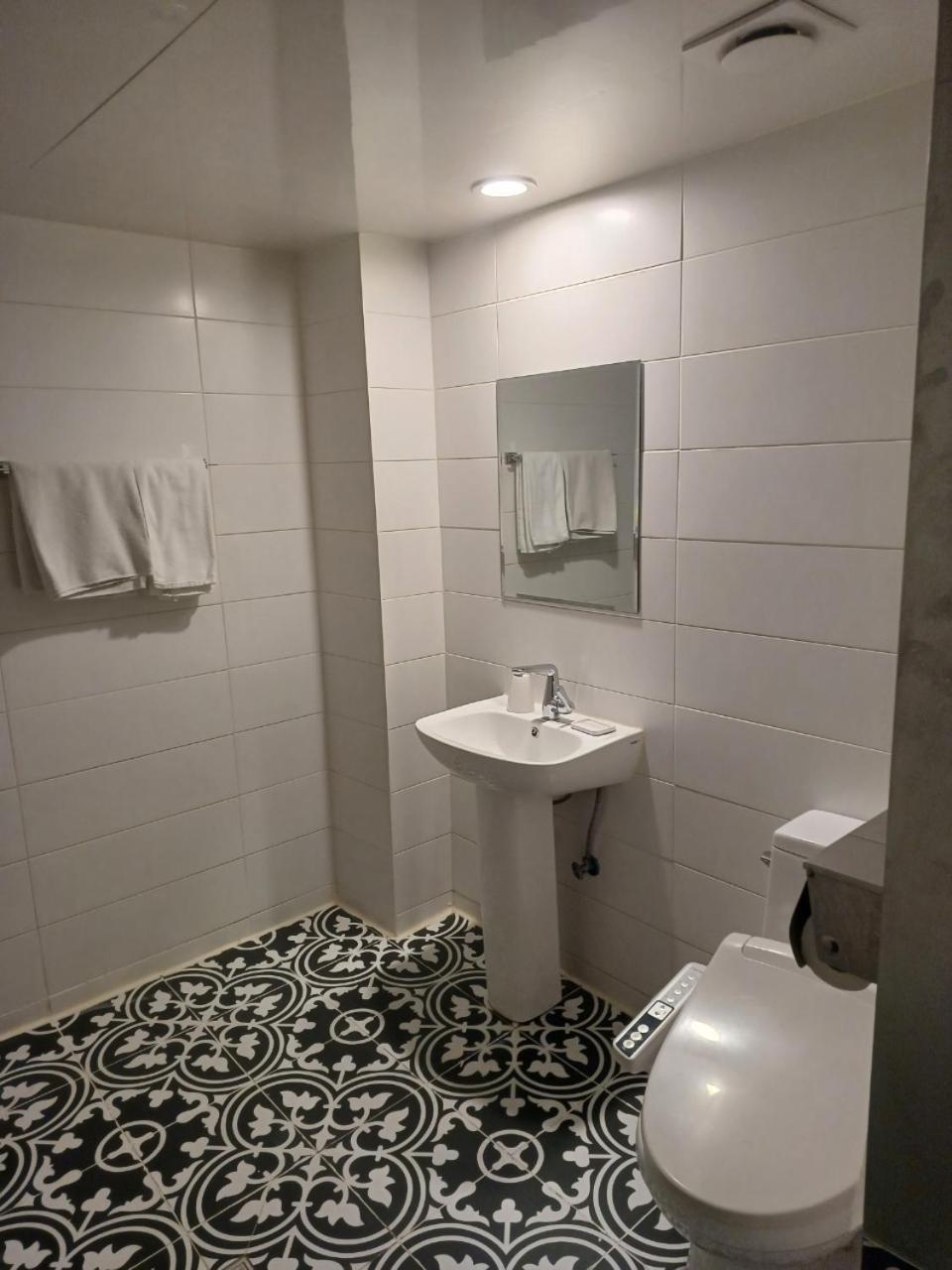 Hotel Yaja Hwajeong Station Kōyō Buitenkant foto